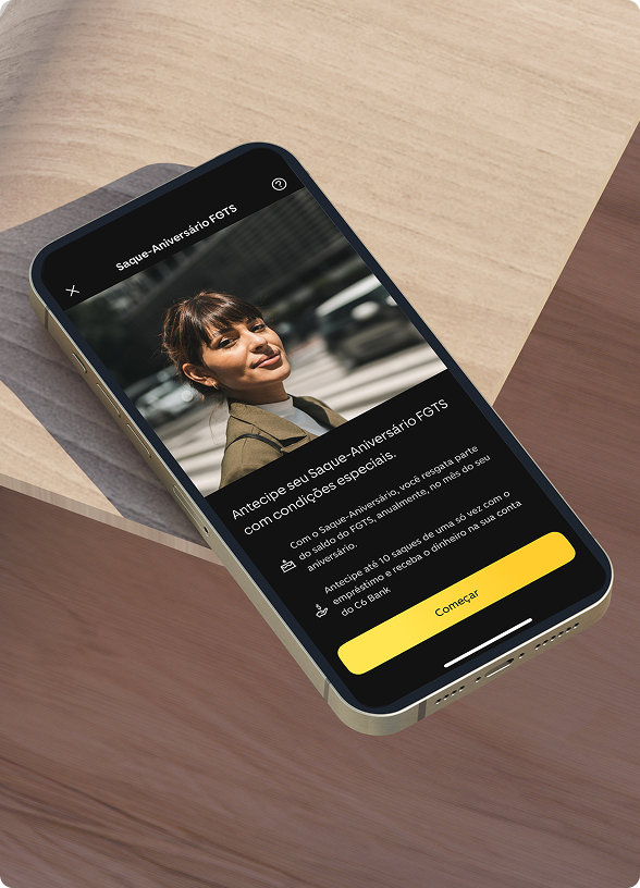Tela do app C6 Bank exibe página do Saque-Aniversário FGTS com foto, instruções e botão amarelo “Começar”.