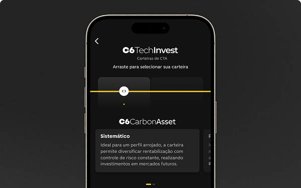 Celular com o app C6 Bank aberto na seção C6 Tech Invest, destacando a carteira C6 Carbon Asset.