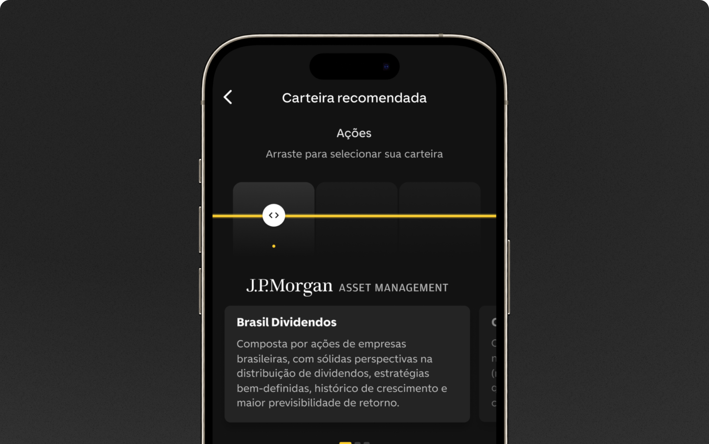 Celular com o app C6 Bank aberto na seção de carteiras recomendadas, destacando a Brasil Dividendos.
