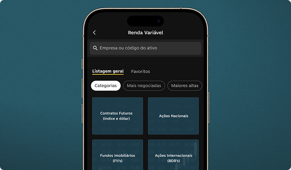 Celular com o app C6 Bank aberto na seção Renda Variável, exibindo categorias de ativos.