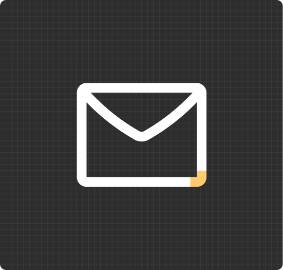 Envelope em traço branco com detalhe dourado no canto.