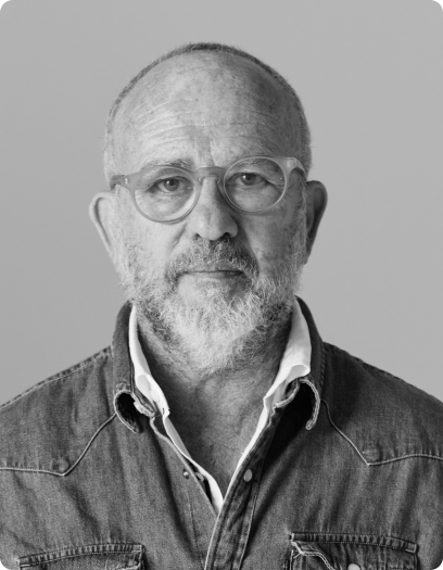 Bob Wolfenson em retrato preto e branco.