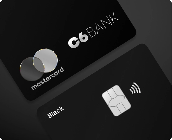 Dois cartões C6 Mastercard Black em fundo escuro com destaque para chip, aproximação e logos.
