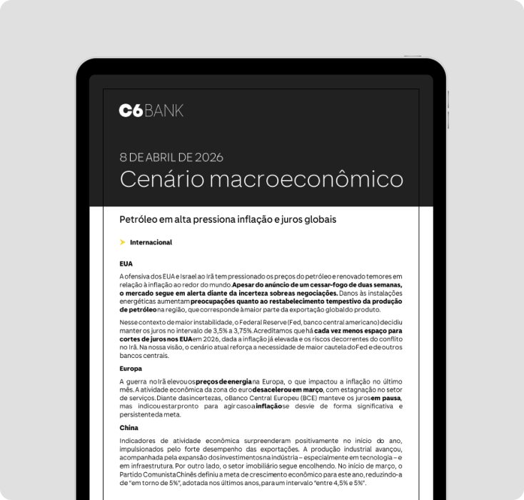 Tablet exibe relatório macroeconômico do C6 Bank com análises sobre inflação, juros e cenário internacional.