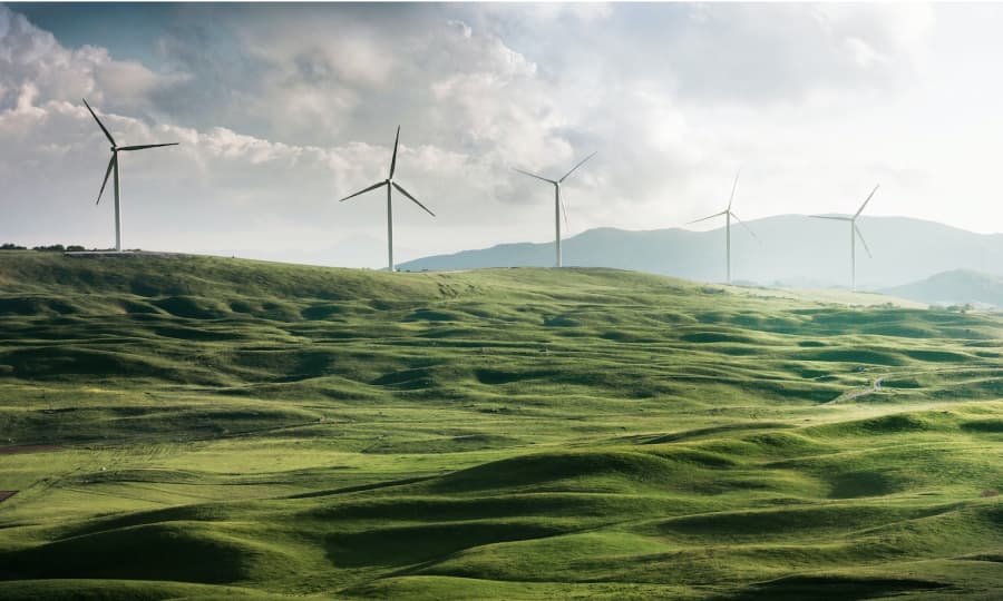 Paisagem com usina eólica