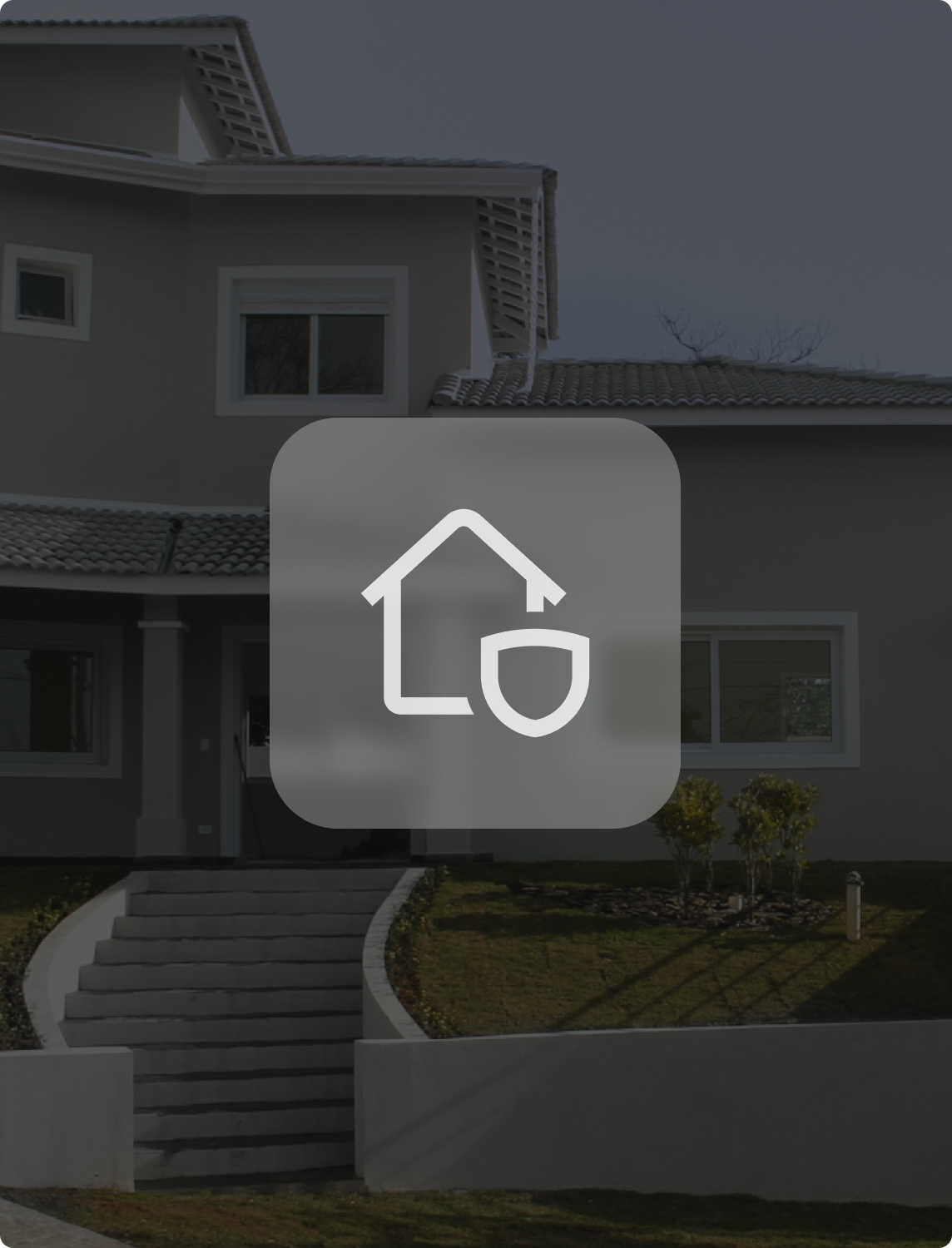 Casa cinza com ícone de segurança residencial sobreposto.