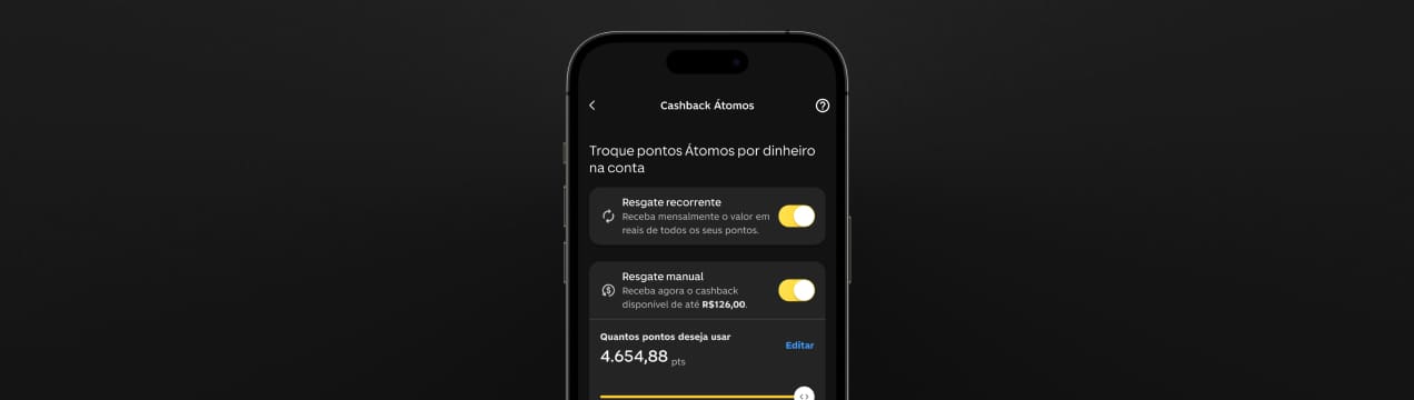 Tela do app do C6 Bank mostra opções de resgate de cashback Átomos, com botões ativados para resgate recorrente e manual.
