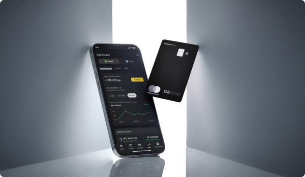 Celular com C6 Invest e Cartão C6 Carbon em destaque.