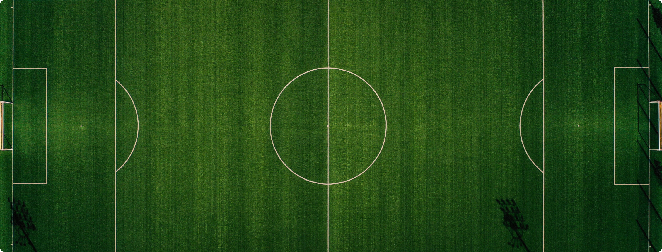 Fotografia aérea de campo de futebol.