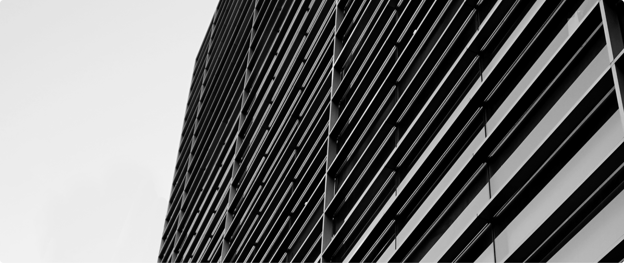 Prédio C6 Bank Fotografia em preto e branco de fachada do prédio do C6 Bank