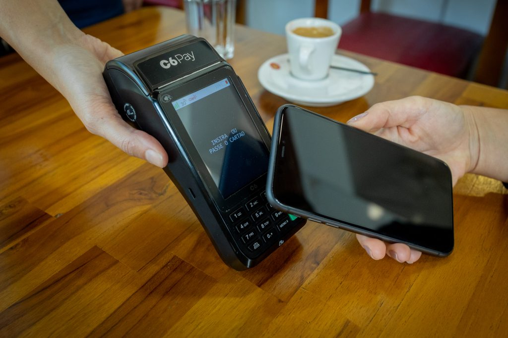 C6 Bank traz Apple Pay para clientes