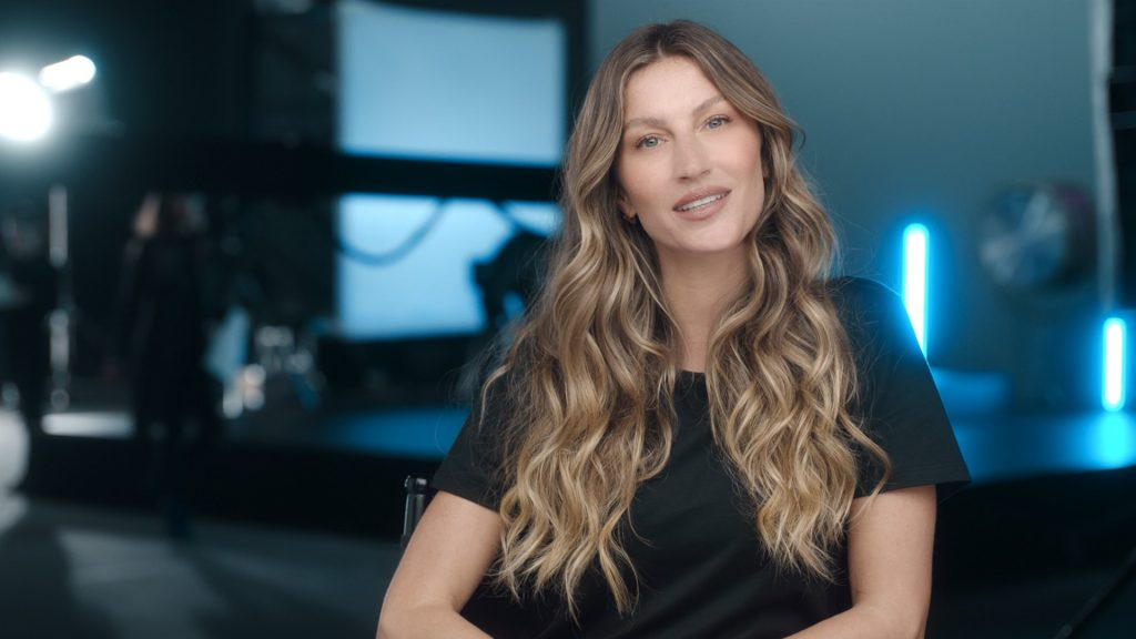 Foto da modelo Gisele Bündchen durante gravação de comercial para o C6 Bank