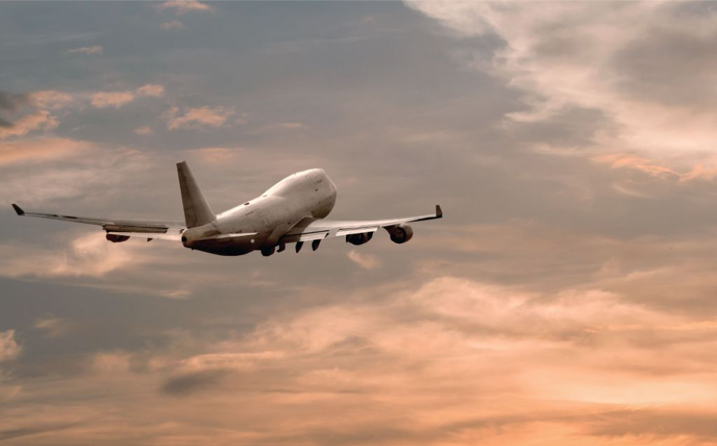 avião com passagens compradas com programa de pontos atomos