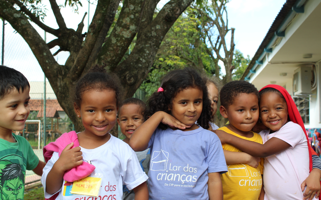 Crianças que integram os projetos do Lar das Crianças