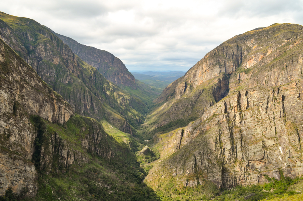 Vista de diversos morros da Serra do Cipó.