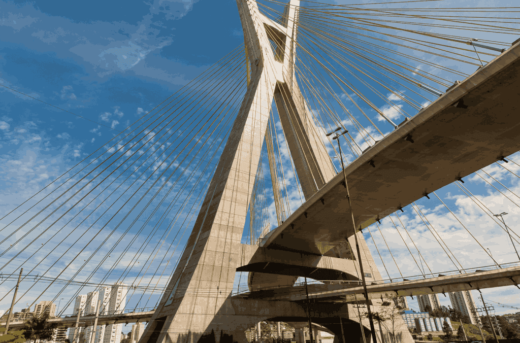 ponte estaiada representando museus em sp