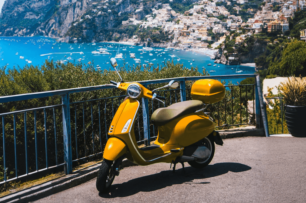 Moto em paisagem representando tipos de moto