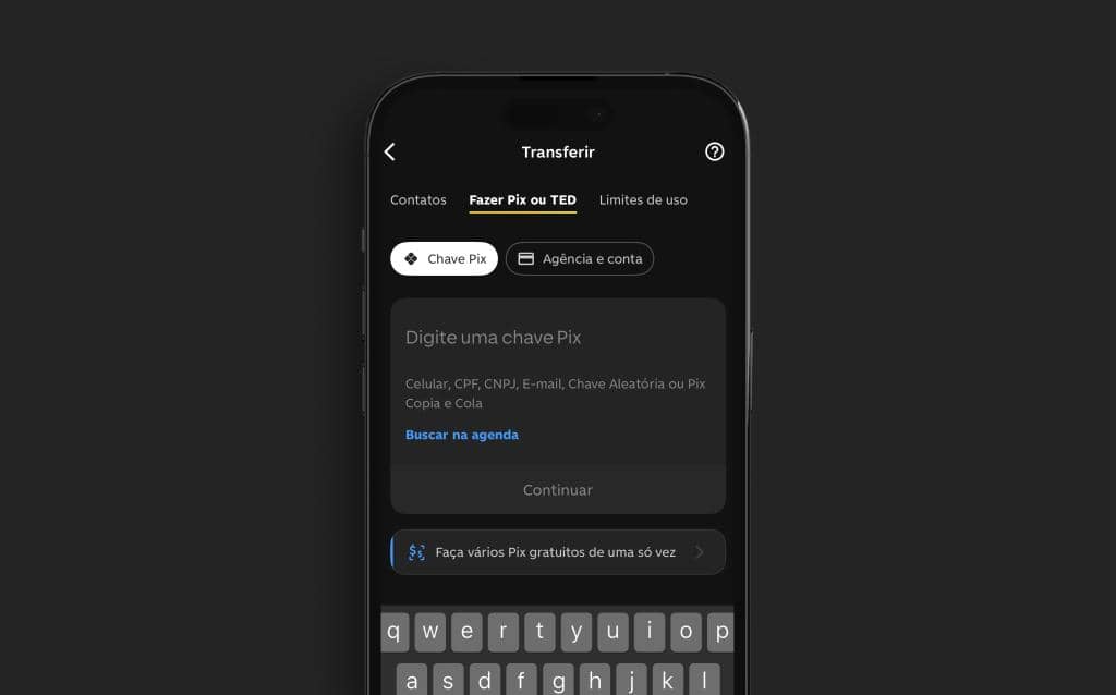 Tela de aplicativo bancário aberta na opção “Transferir”, com destaque para “Fazer Pix ou TED” e campo para digitar chave Pix, representando uso do Pix pelo celular.