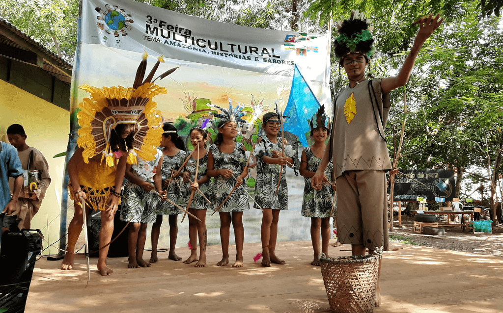 Apresentação de teatro na 3ª Feira Multicultural da FAM