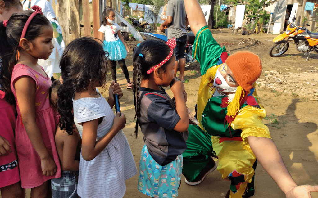 Entrega de brinquedos e atividades recreativas com famílias carentes de Novo Airão