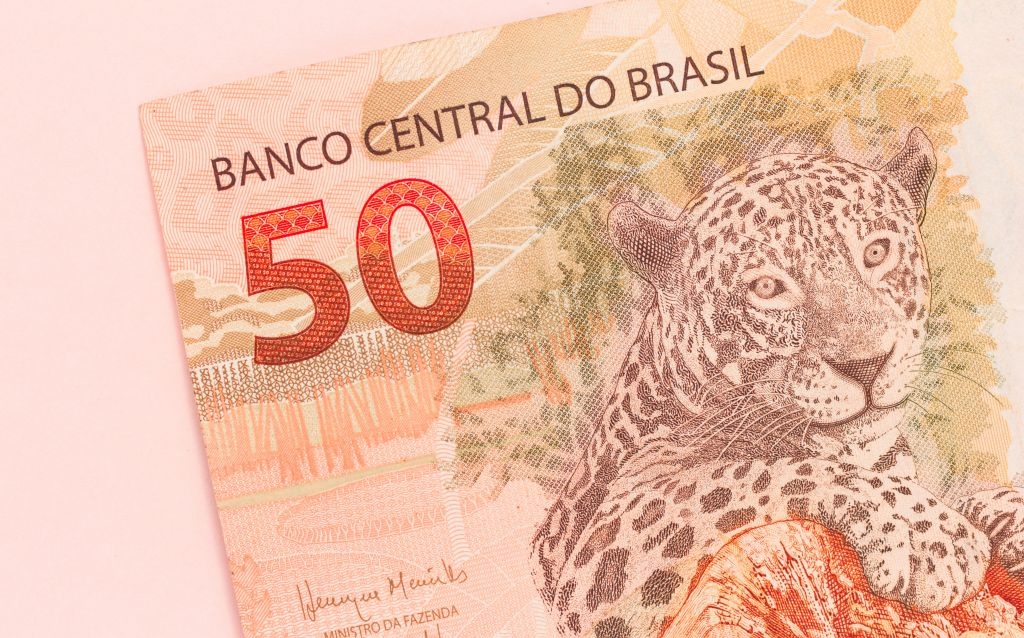 o que é saque extraordinario nota de cinquenta reais com foco no número e desenho da onça