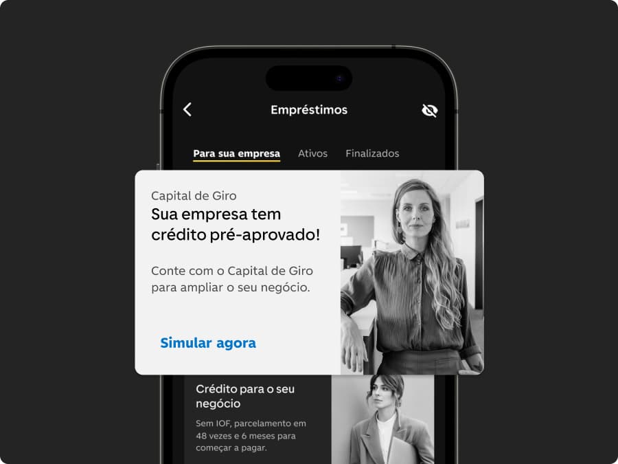 Celular com App C6 Bank aberto na aba de Empréstimo PJ com uma mensagem de Empréstimo pré-aprovado