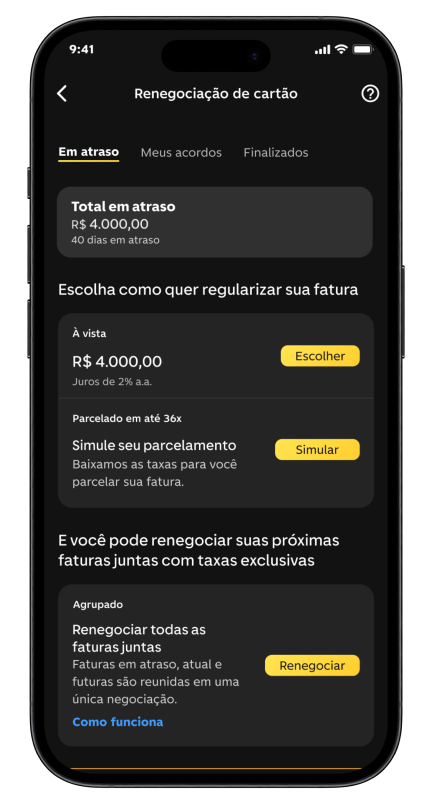 Celular com app C6 Bank aberto e uma mensagem de fatura em atraso e um botão de pagamento ou renegociação