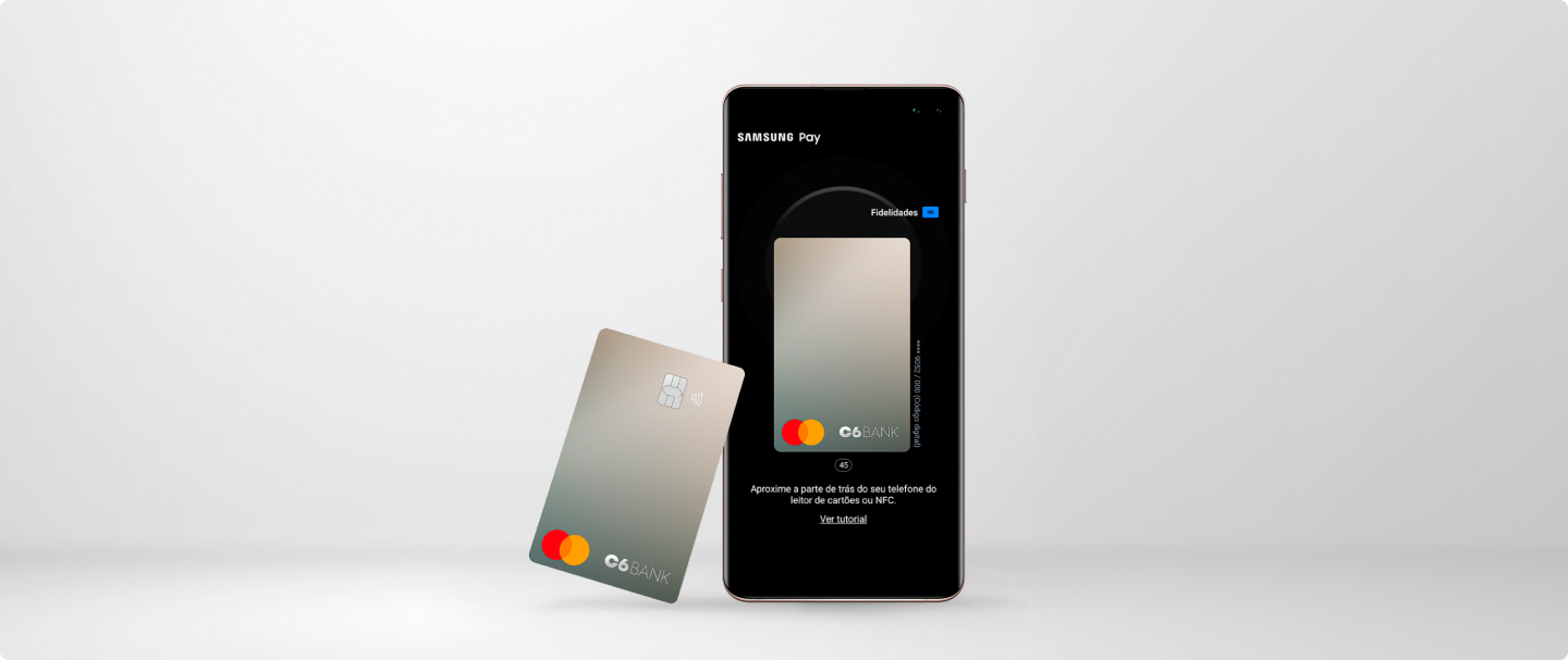 Cartão do C6 Bank na frente de um celular aberto na tela de Samsung Pay