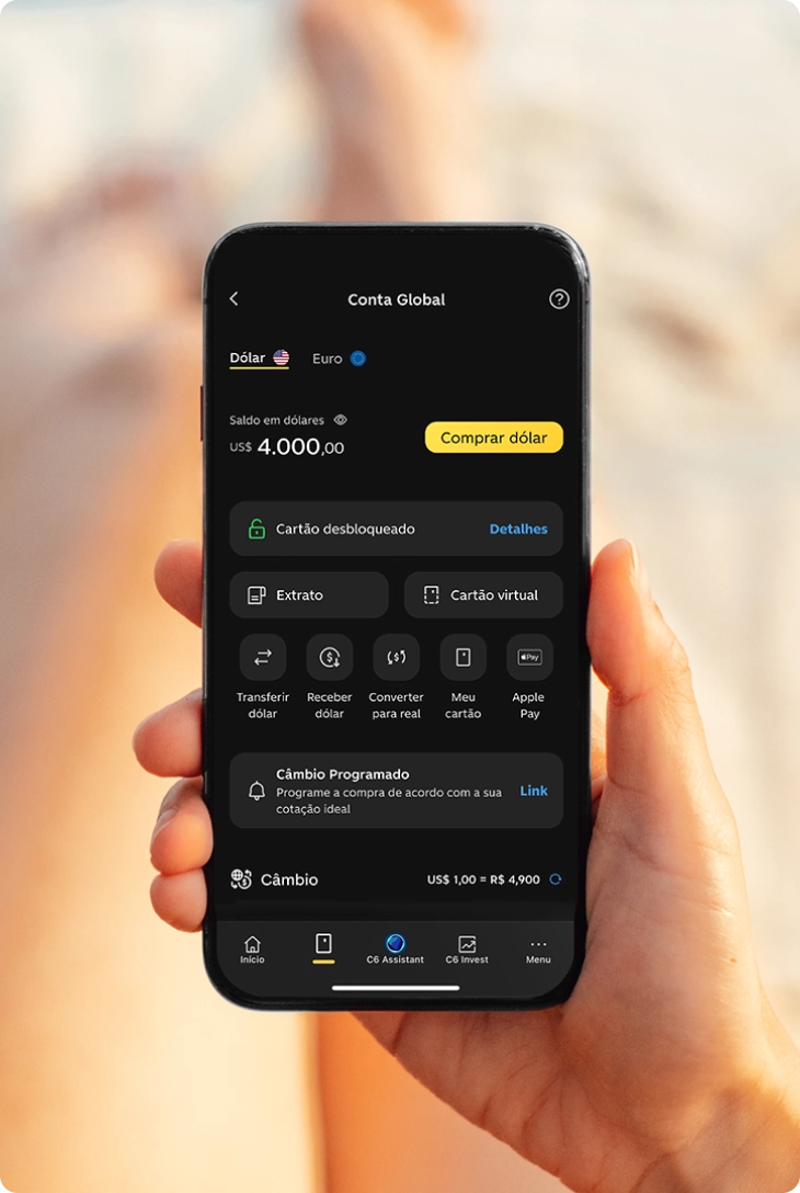Tela do app C6 Bank com saldo em dólar e funções da Conta Global, com fundo de praia desfocado.